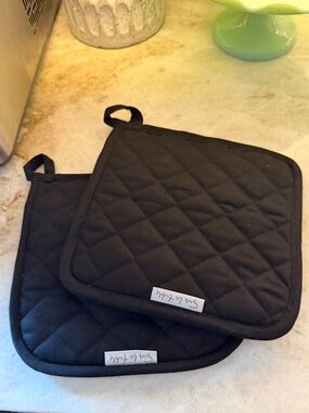 Sur La table oven mitts black Like New
